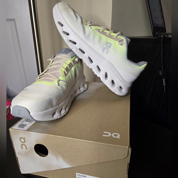 On Running Other - NWB On Cloudtilt Mens Size 11.5 Lime/Ivory